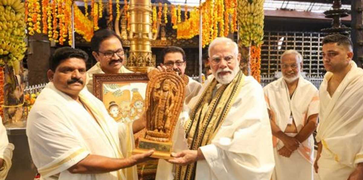 पीएम मोदी ने केरल के प्रसिद्ध त्रिप्रयार श्री रामास्वामी मंदिर में की प्रार्थना